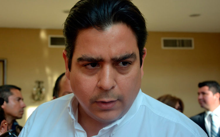 UN SENADOR MUY “FIFÍ”