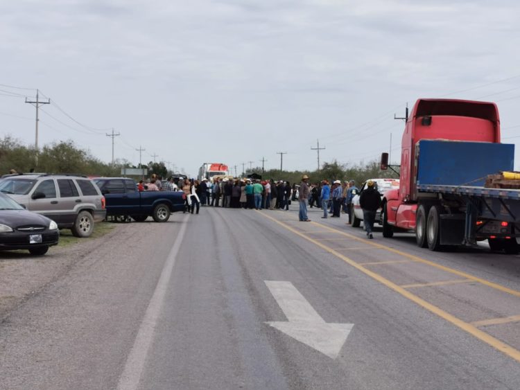 ¡Otra vez cierran carretera en San Fernando!