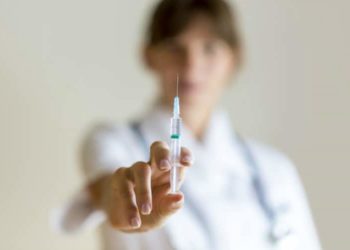 Enfermera intenta matar a 5 bebés
