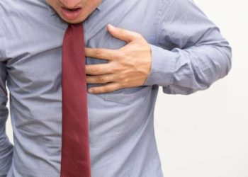 Se enferman del corazón por estrés laboral
