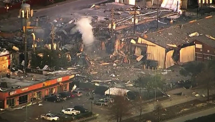 Fuerte explosión en zona industrial estremece a Houston