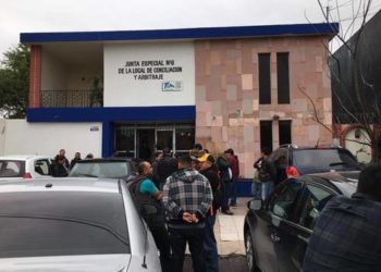 Ofrecen asesoría gratuita a obreros despedidos por maquiladora
