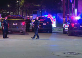Dos muertos deja balacera en Bar de Texas