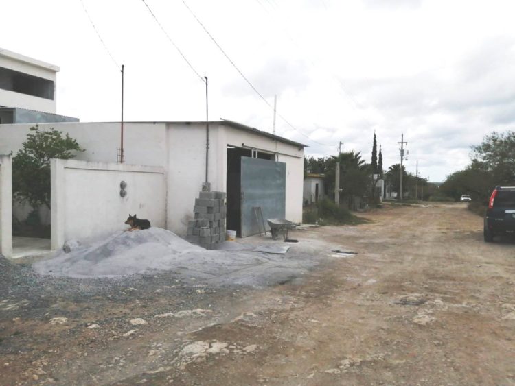 Muere empleado de ferretería aplastado por caja de camión