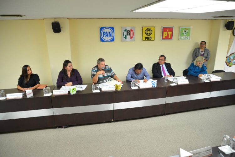 Reparte $144 millones entre partidos políticos