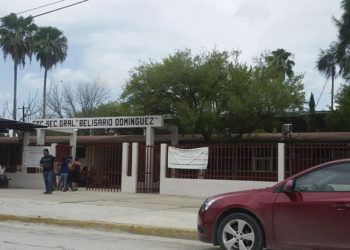Árbol cae en cabeza de intendente de la secundaria “Belisario Domínguez”