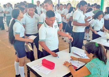 Bajan a 8 el promedio para recibir becas del Estado