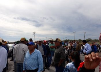 No hay paso, cierran carretera federal