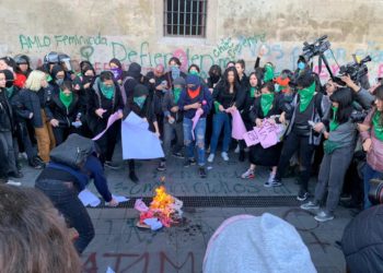 “AMLO feminicida” gritan mujeres desesperadas