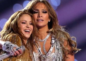 Demandarán a JLo y Shakira por show del Súper Bowl