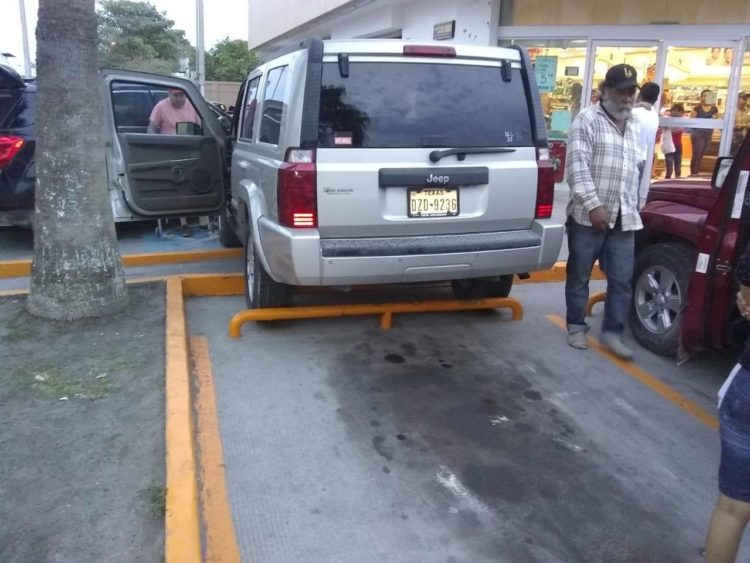 Carambola en estacionamiento de la «Guadalajara»