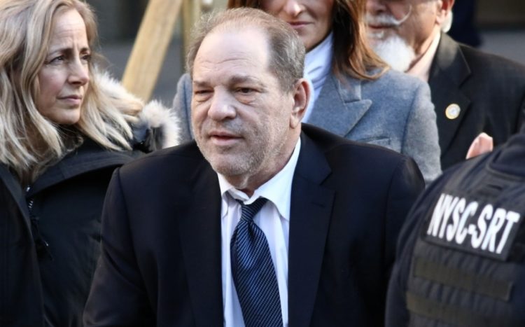 Condenan a prisión a famoso productor por abuso sexual