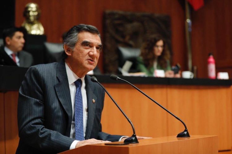 Senador promueve amparo contra crédito de Cabeza de Vaca