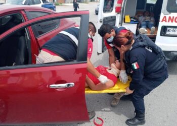 Maestra de la “Belisario” choca por alcance y hiere a menor