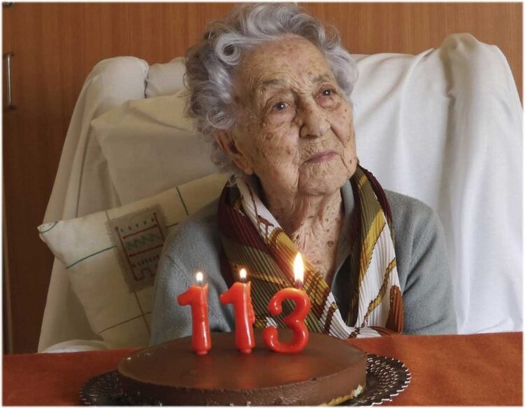 Tiene 113 años y vence al COVID
