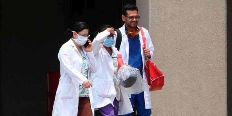 Cárcel para agresores de médicos