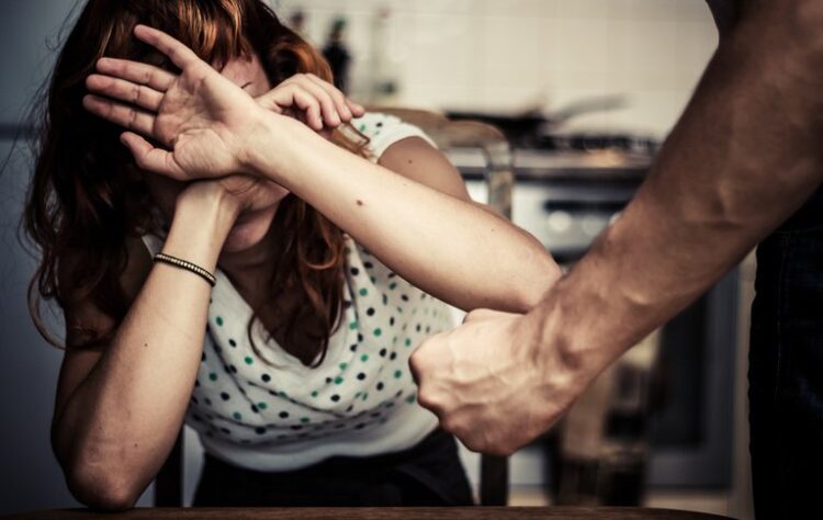 Se desborda violencia contra la mujer