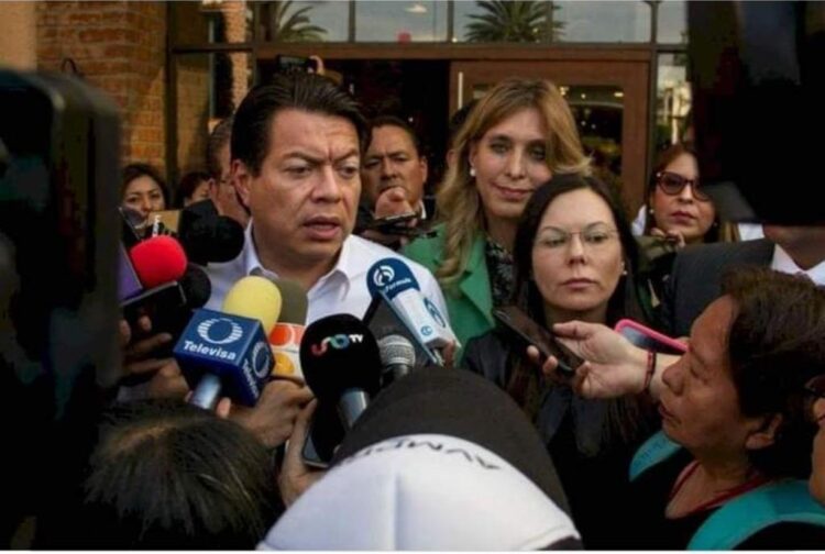 T E C L A Z O S/“MAKI ORTIZ, DESESPERADA SIGUE ARRIBA DE LA BARDA”
