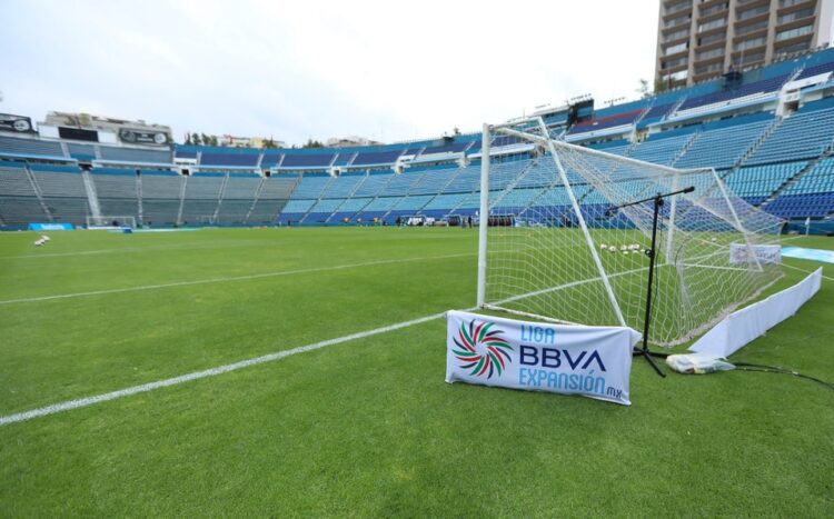 Ponen en renta el estadio Azul