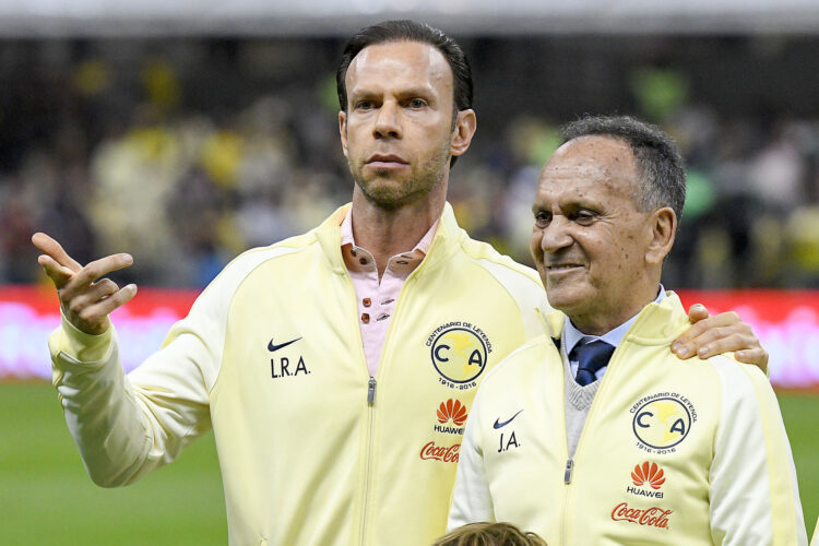 Muere padre de Zague