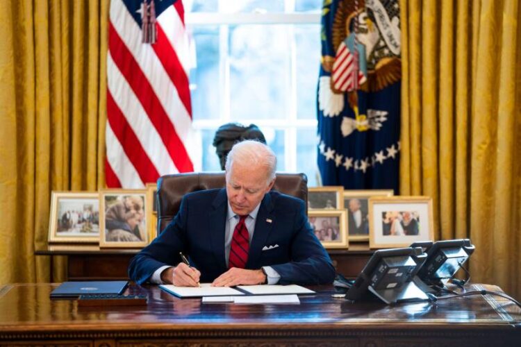 Biden tumba ley migratoria de Trump; surge esperanza para millones