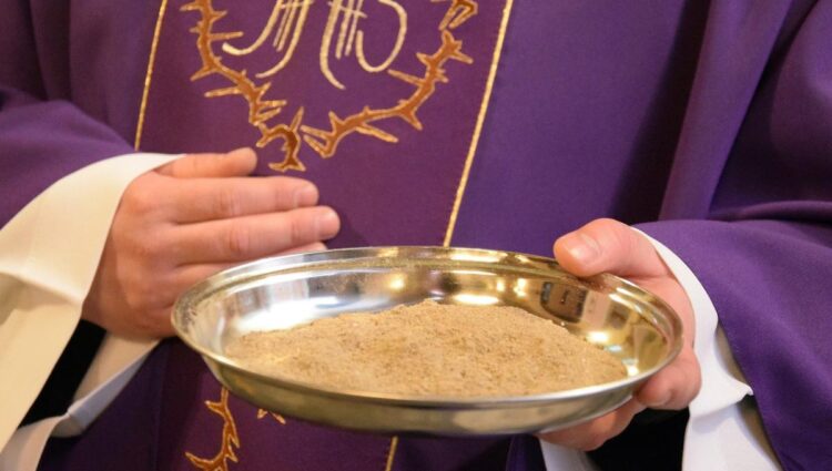 Por pandemia cambiará forma de recibir CENIZA EN MIÉRCOLES: Iglesia
