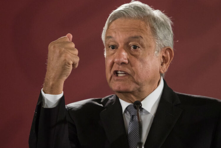 Choca AMLO contra juez que frenó su ley eléctrica; exige se le investigue