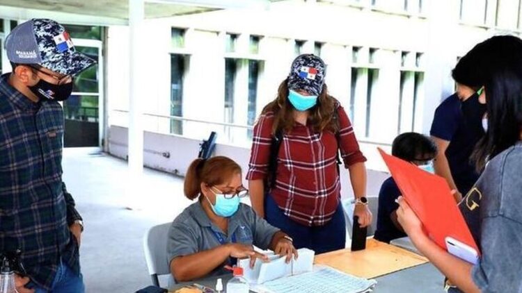 Estado pagará becas rezagadas este lunes, pero sólo a maestros y sus hijos