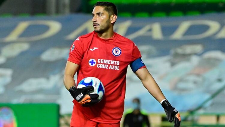 Llega a los 40 años y seguirá en Cruz Azul