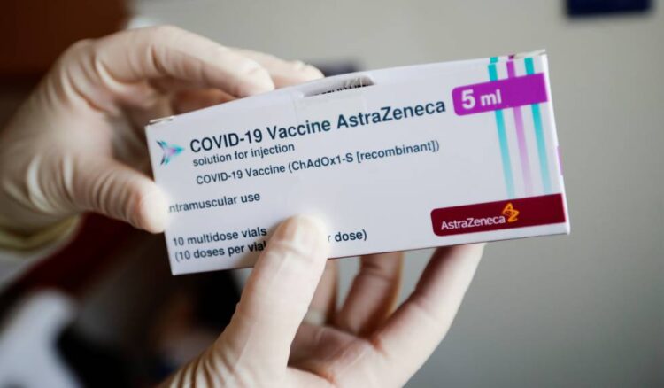 Países suspenden vacuna de AstraZeneca, provoca trombosis grave