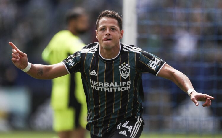 Chicharito se prepara para los Juegos Olímpicos