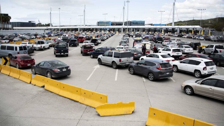 Anuncia AMLO que pronto abrirán fronteras México y Estados Unidos, en ambos lados
