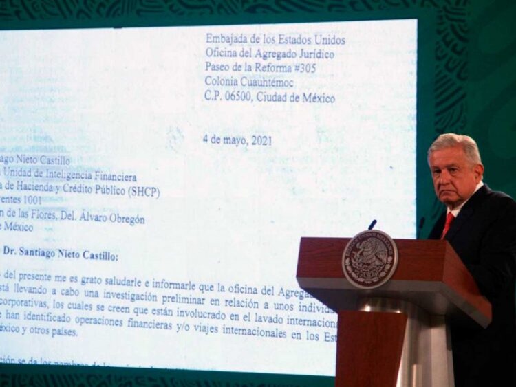 Presidente Obrador difunde oficio de investigación de EU contra Cabeza de Vaca