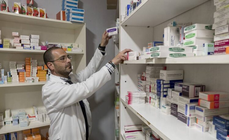 A partir de julio venderán vacuna rusa anti-COVID en farmacias