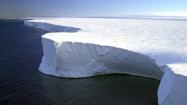 Alerta: Se desprende el Iceberg más grande del mundo
