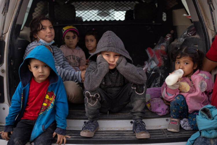 EU retiene a niños migrantes en condiciones inhumanas