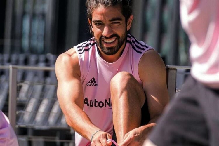 Confirmado: Pizarro no regresa a Chivas