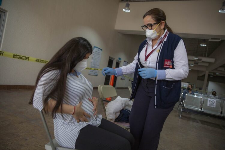 Alerta: Cada vez más embarazadas graves por COVID en Tamaulipas