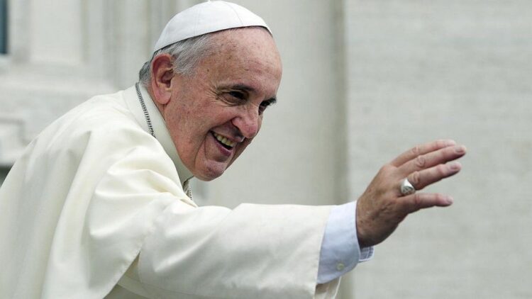 Papa Francisco seguirá hospitalizado