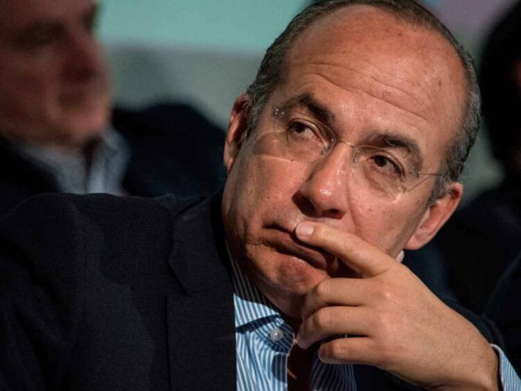Denuncian a Calderón por traición a la patria y terrorismo