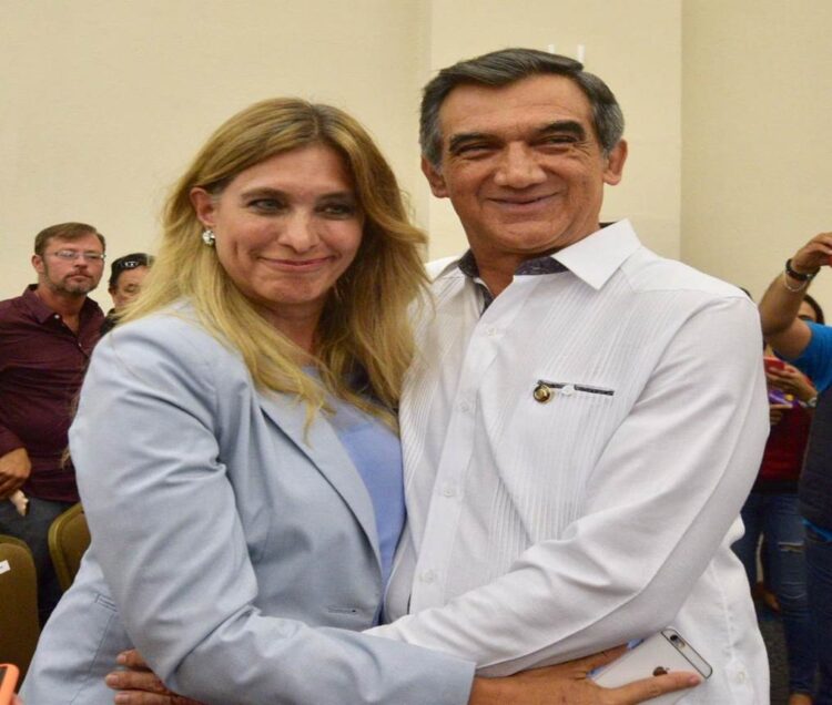 T E C L A Z O S/“MAKI ANDA A LA CAZA DE LOS MORENOS”