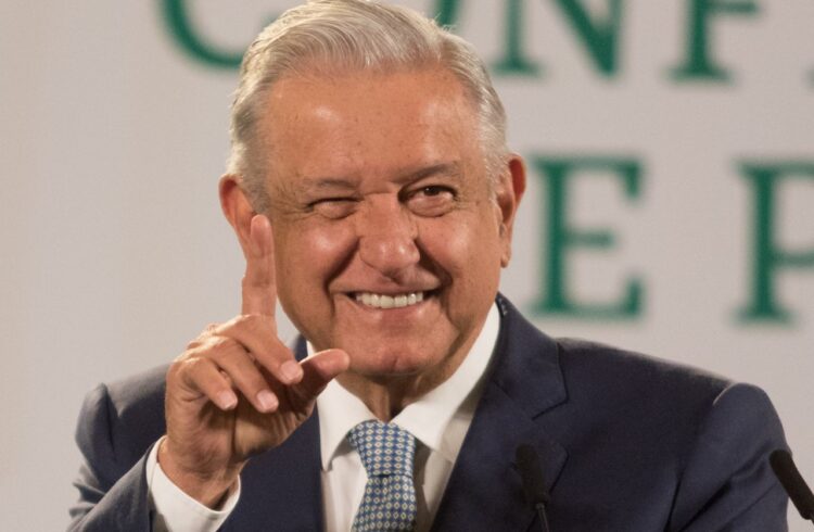 AMLO dará trabajo a ex gobernadores de oposición pero lejos de México
