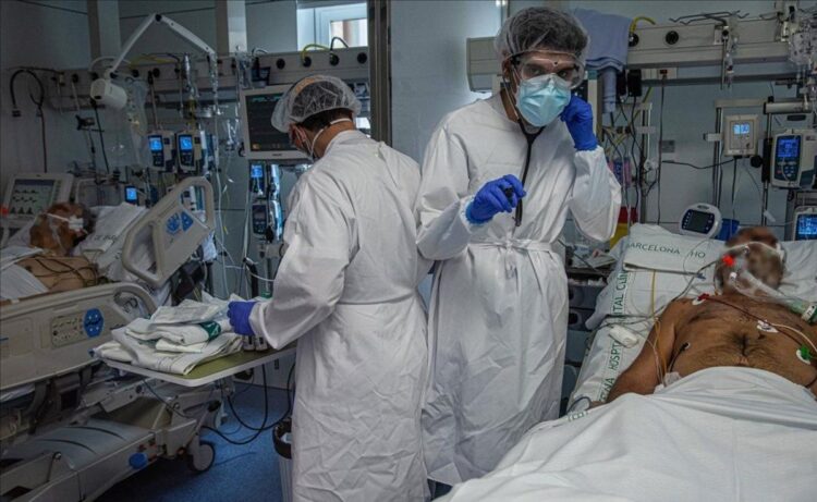 Efectividad de vacuna COVID se desplomó un 40%