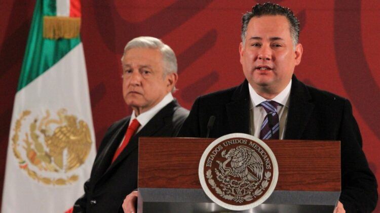 Se despide con emotivo mensaje de lealtad para AMLO