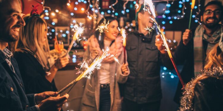 Alertan por posadas navideñas y rebrote de COVID