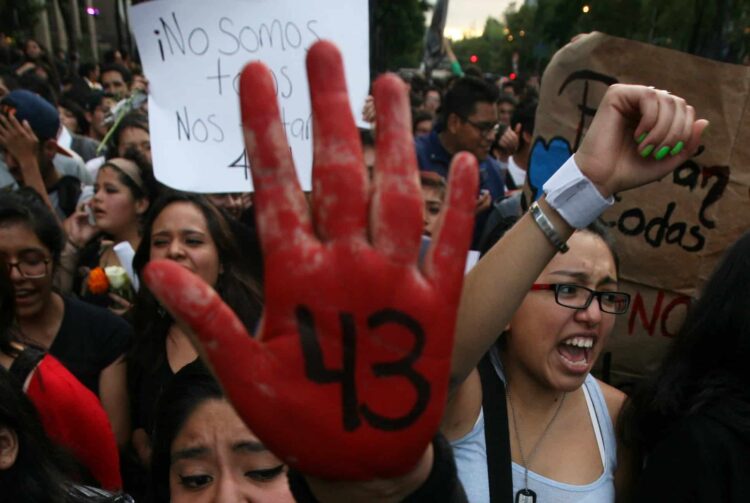 Marina manipuló caso Ayotzinapa para favorecer versión de Peña Nieto