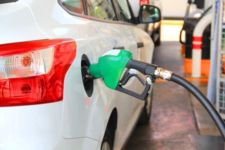 Gasolina y gas aumentan de precio ante la angustia de los consumidores