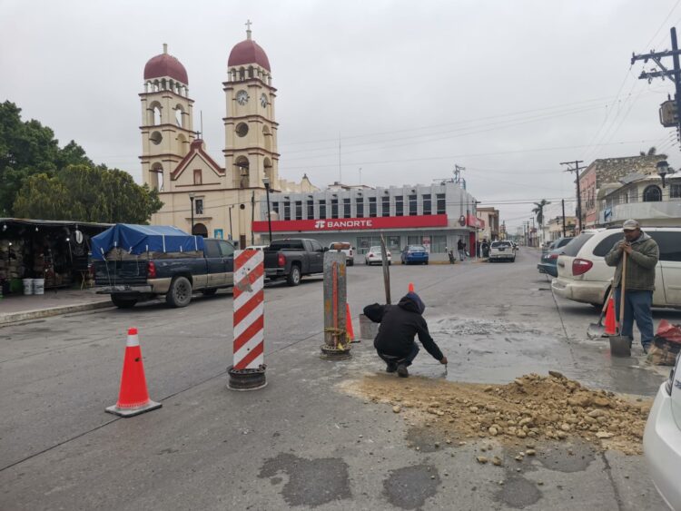 Repara la COMAPA fugas de agua en todos los sectores de la población