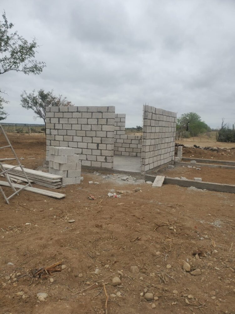 Construyen viviendas para beneficiar a las familias más necesitadas