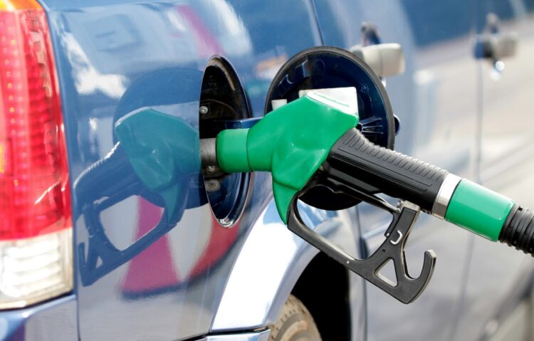 Rumores sobre aumento al precio de la gasolina provocan inquietud social